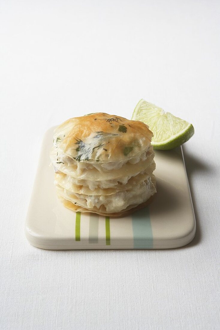 Schellfisch-Millefeuille mit Limettenmayonnaise und Kräutern