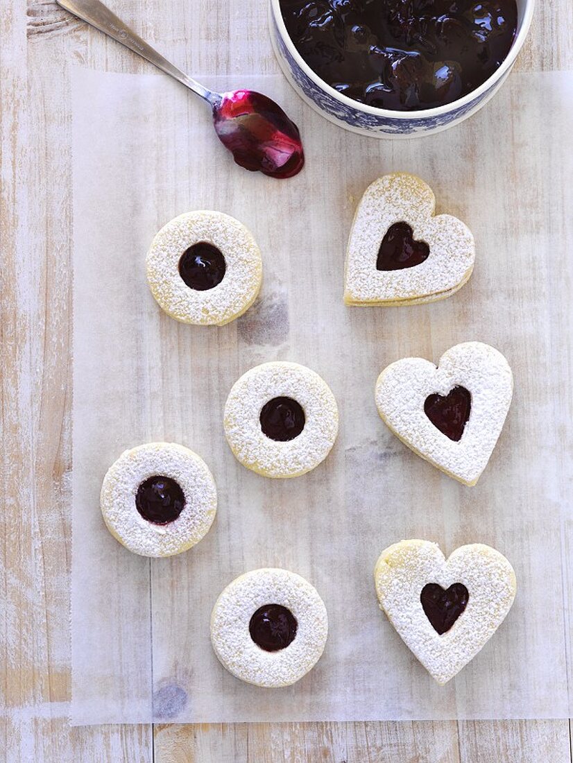 Seven jam-filled almond biscuits