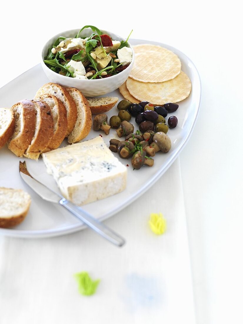 Mixed appetiser plate with bread and cheese