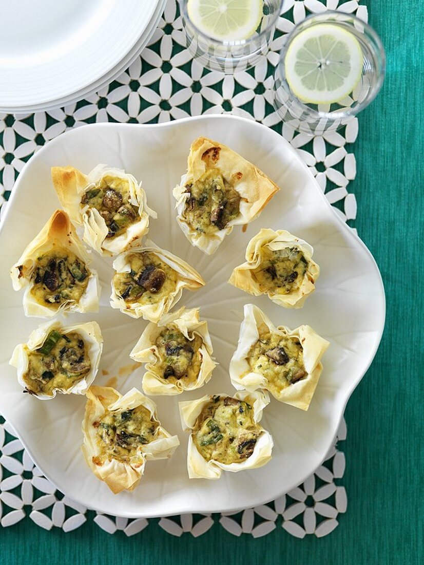 Baked filo pastry baskets with mushroom filling