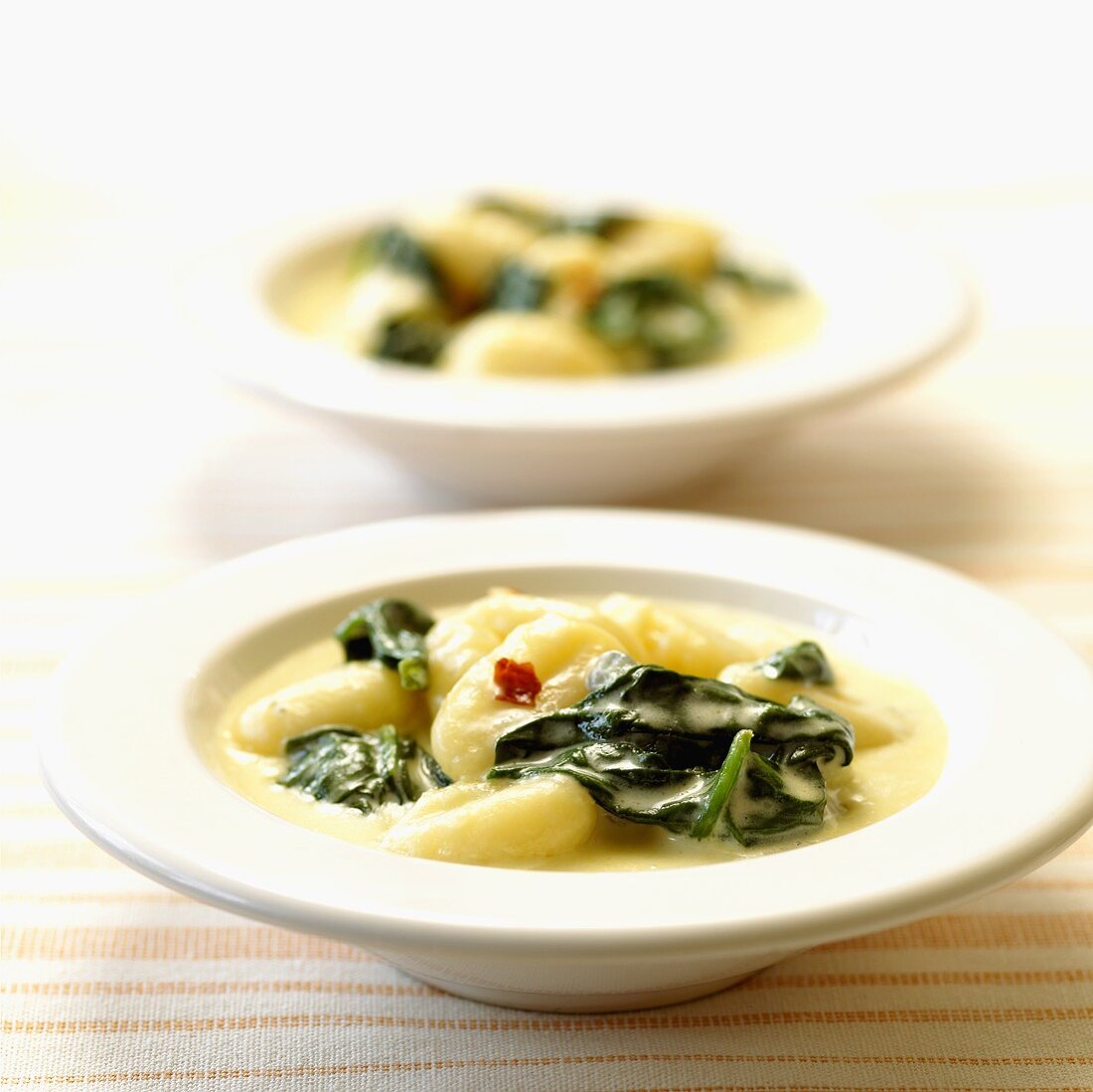 Gnocchi with spinach in cream sauce