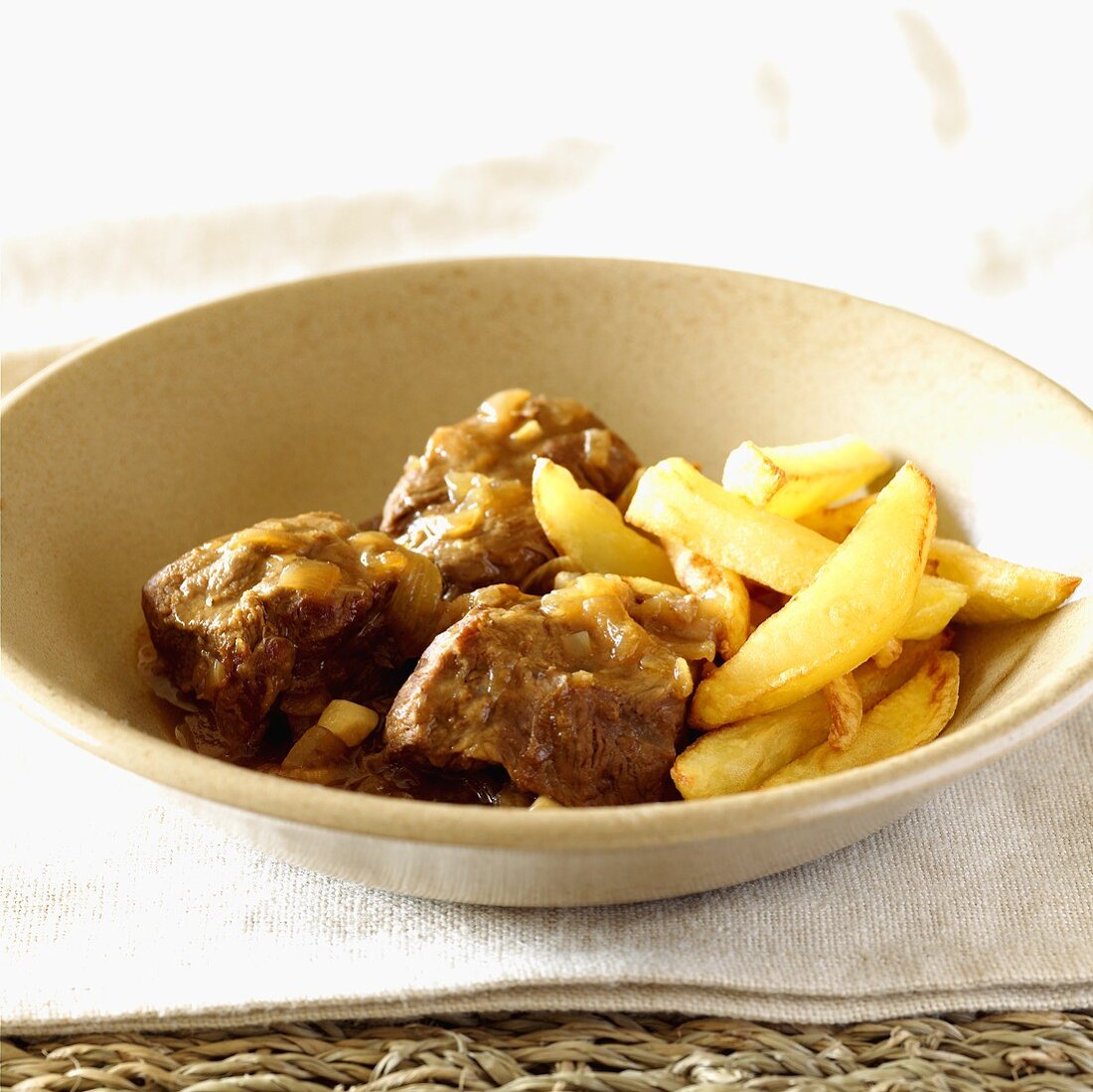 Beef stew with beer and chips