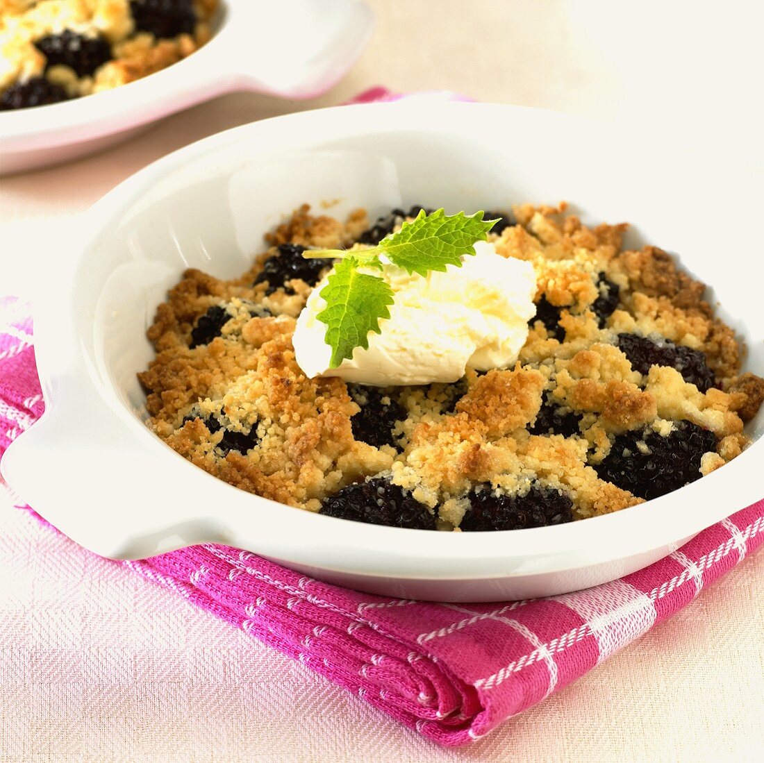Blueberry crumble with whipped cream