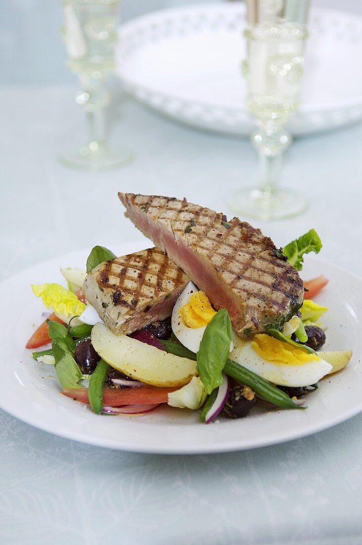 Grilled tuna on salade niçoise