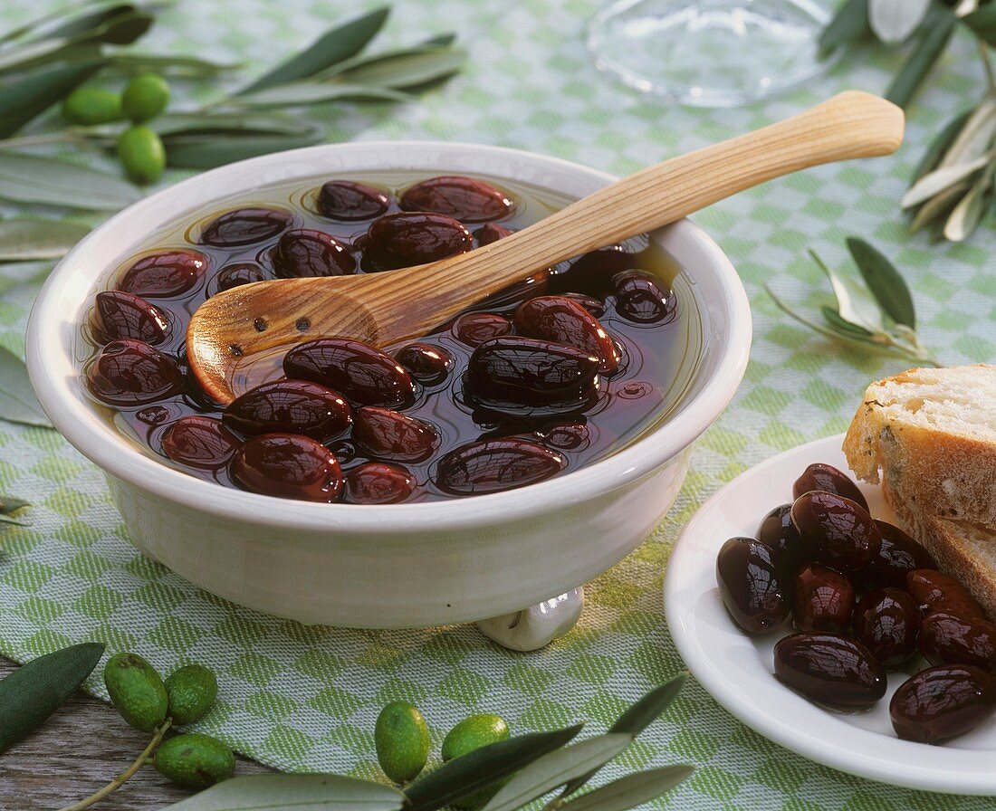Black olives in olive oil in a dish