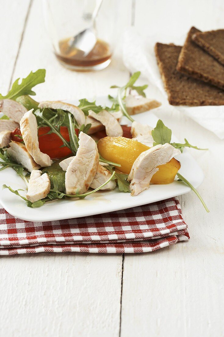 Rocket and pepper salad with roast chicken breast