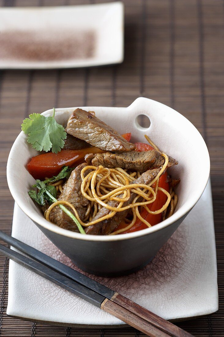 Asian noodles with peppers, beef and coriander