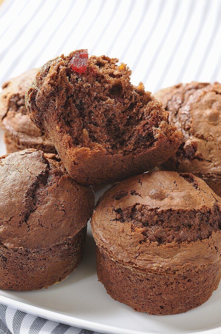 Schokomuffins mit kandierten Erdbeeren