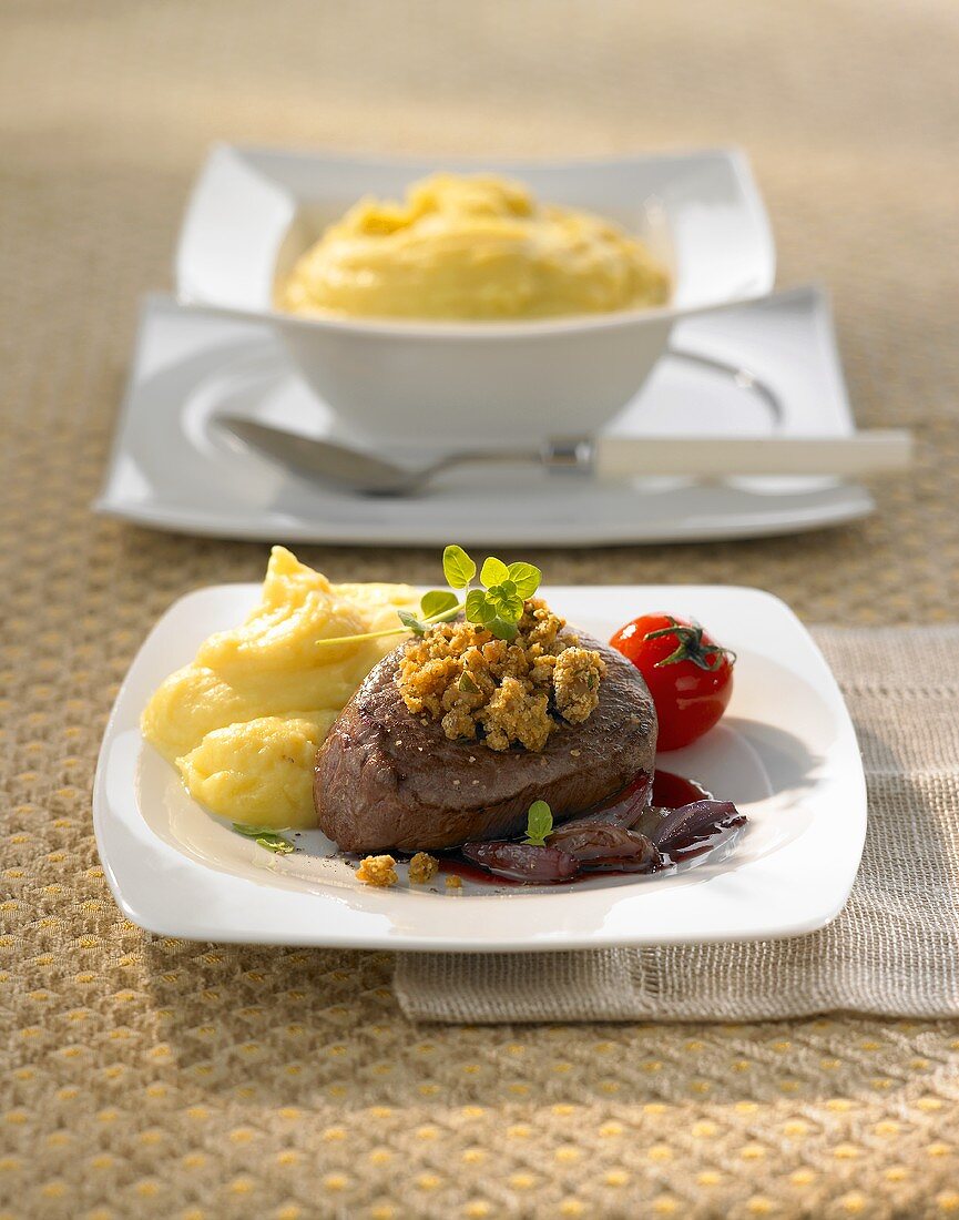 Beef fillet with chestnut crust, onion confit, mashed potato