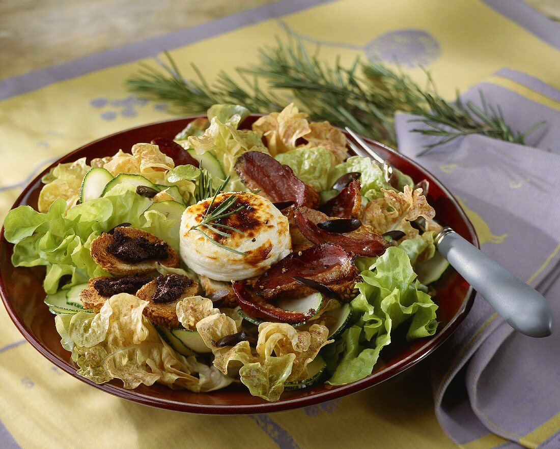 Salad leaves with grilled duck breast, toasted goat's cheese