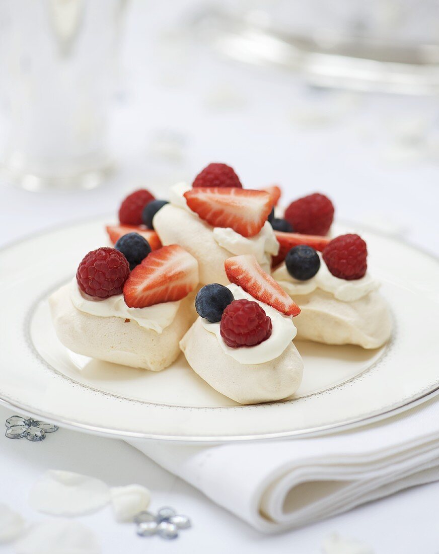 Mini-meringues with whipped cream and fresh berries