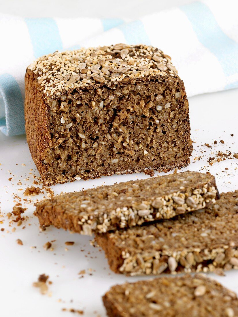 Angeschnittenes Vollkornbrot