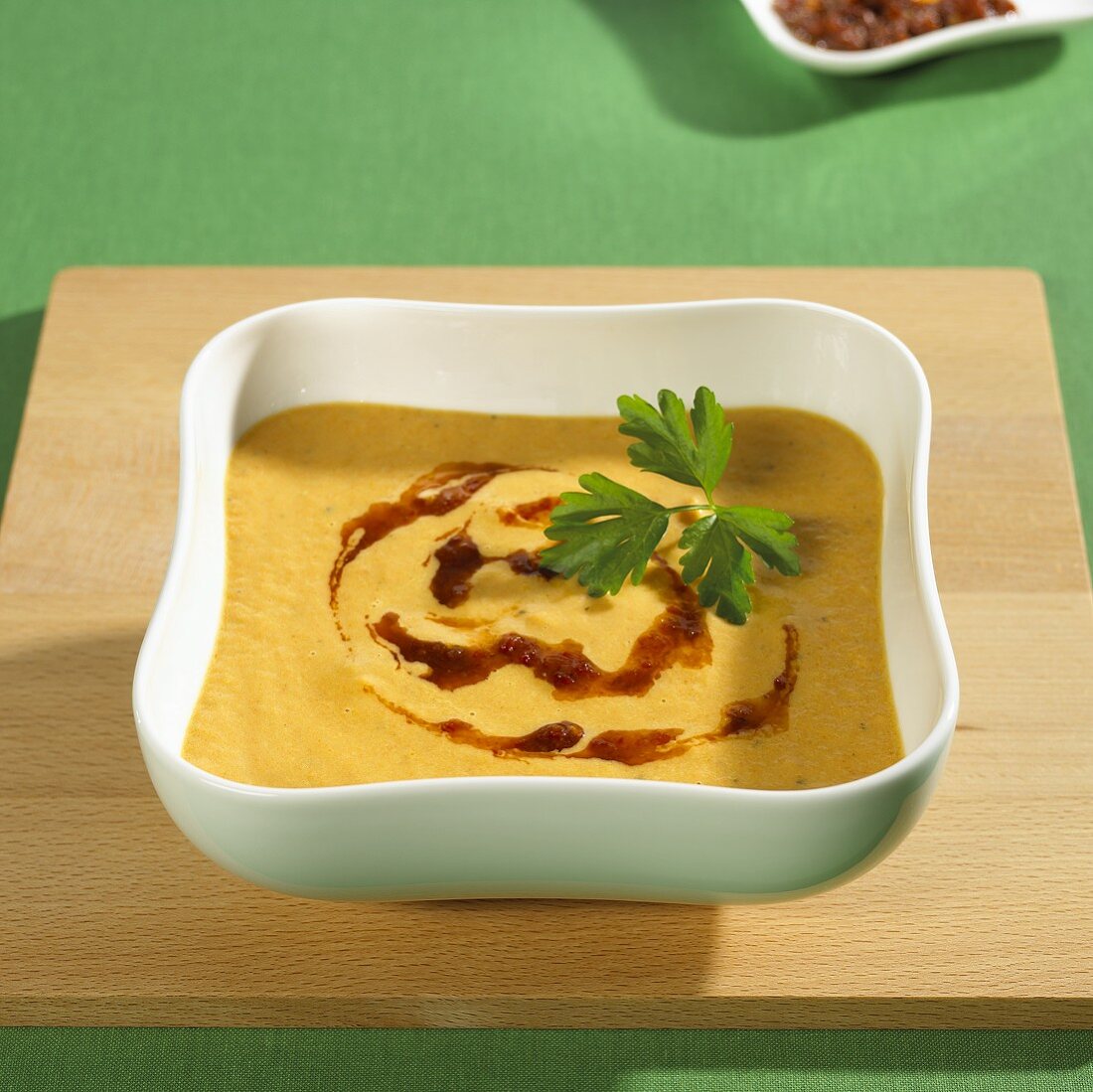 Karotten-Orangensuppe mit Tomatenpesto