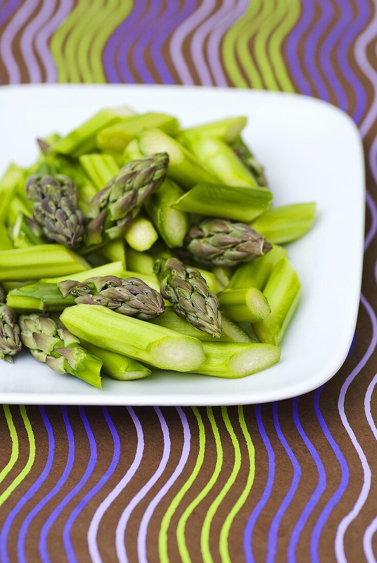 Green asparagus, cut into pieces