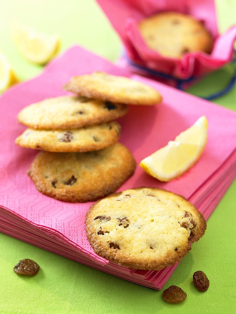 Lemon and raisin cookies