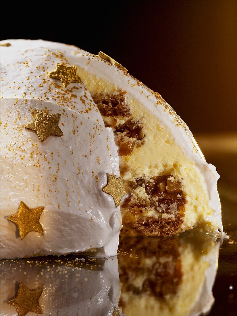 Dome cake with gold stars for Christmas