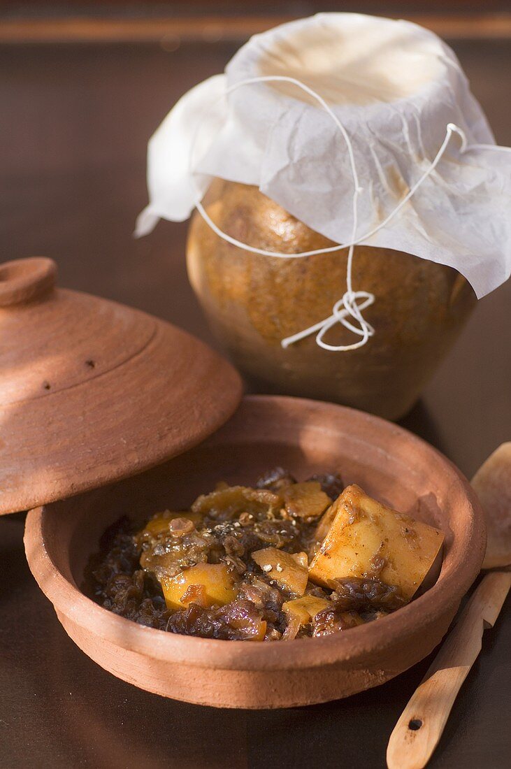 Lamm-Tajine mit Zitronen und Zwiebeln