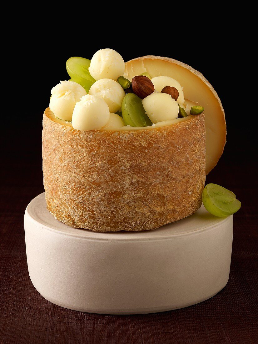 Balls of sheep's cheese, grapes & nuts in hollowed-out cheese