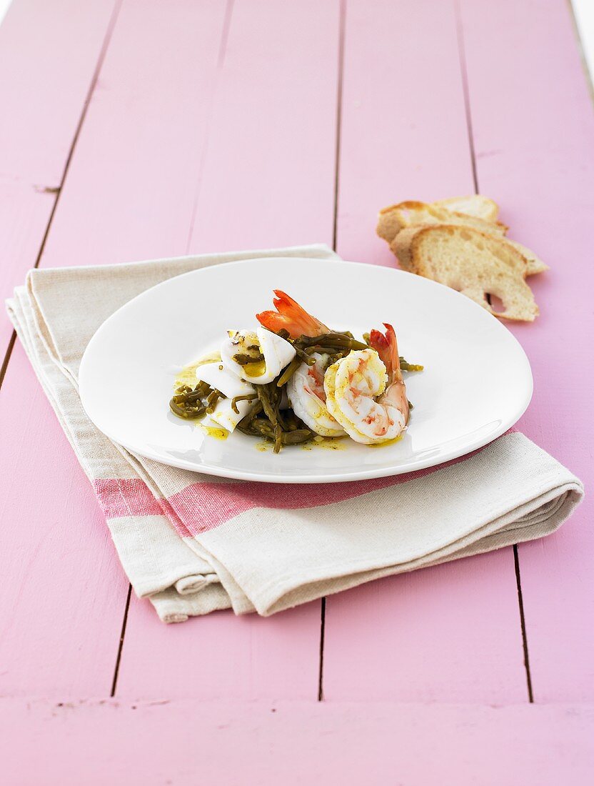 Queller-Salat mit Garnelen und Tintenfisch