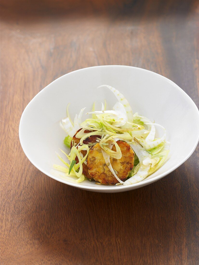 Fennel salad with fried tempeh