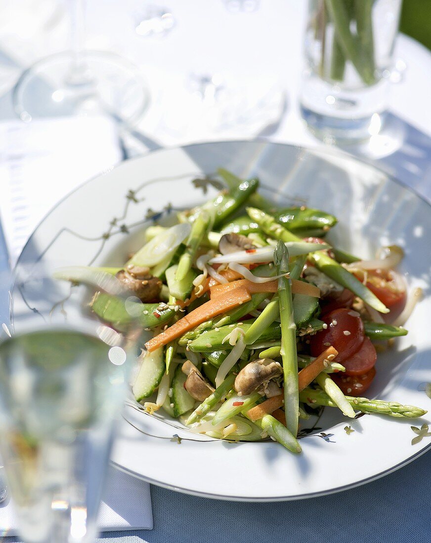 Summery vegetable salad with sesame and honey dressing