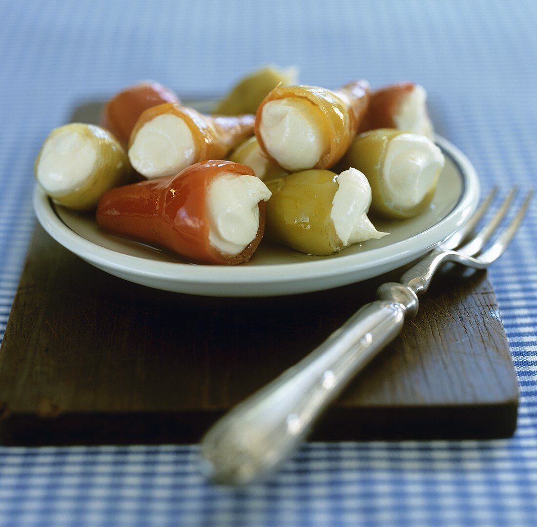 Chillies stuffed with cream cheese