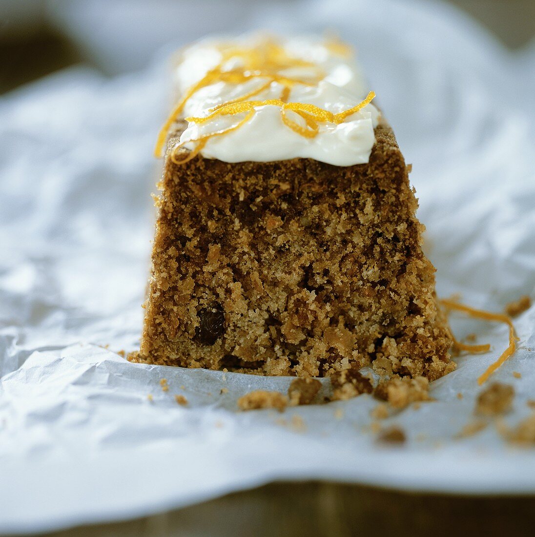 Carrot cake with yoghurt