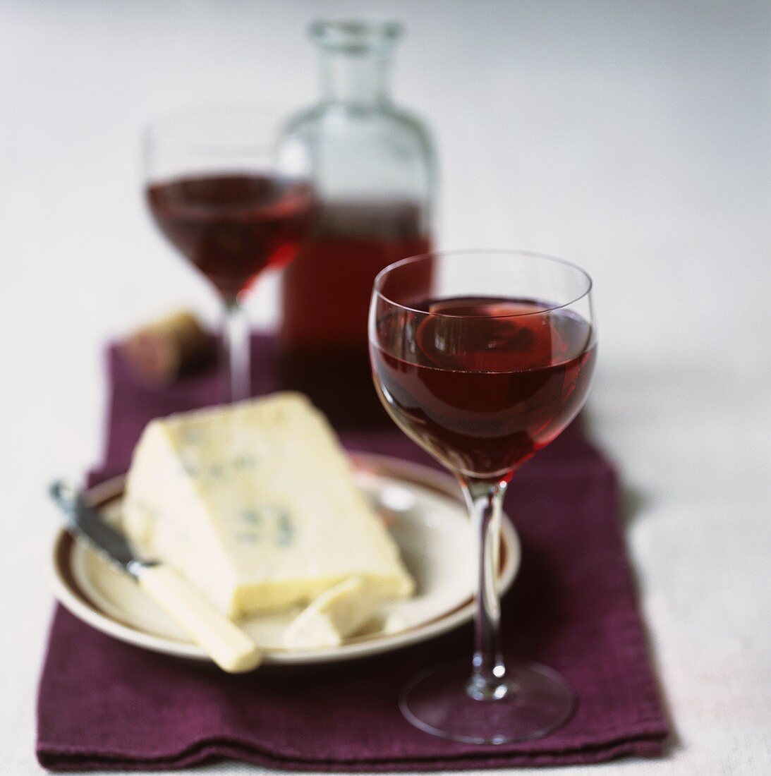 Blue cheese with red wine