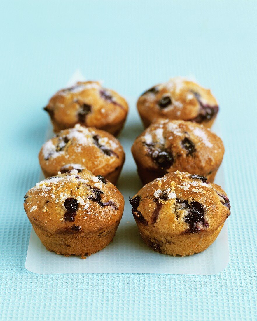 Six blueberry muffins with lemon sugar
