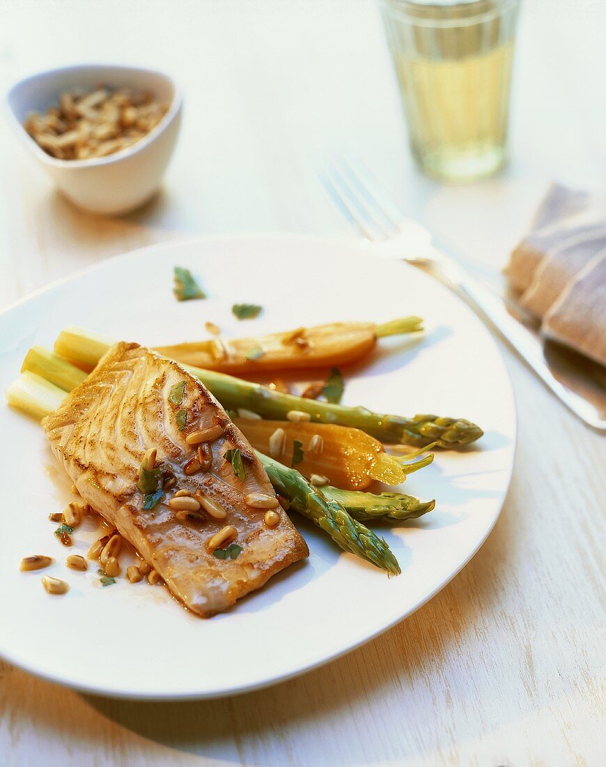 Fried salmon with pine nuts, green asparagus and carrots