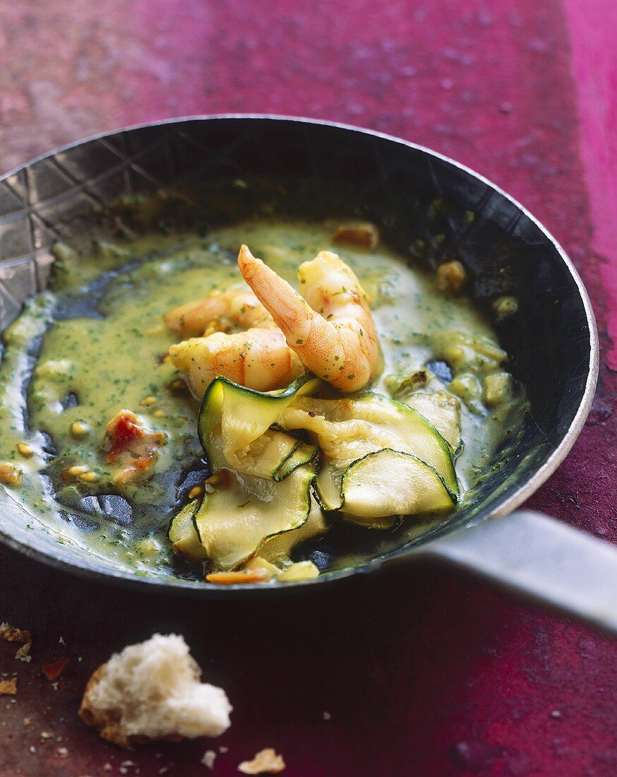 Garnelen-Zucchini-Pfanne mit Kräutersauce