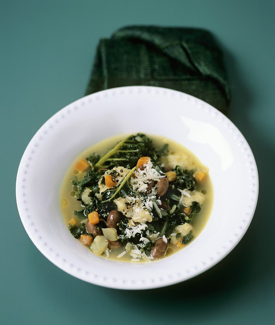 Ribollita (Bohnensuppe mit Gemüse und Brot, Italien)