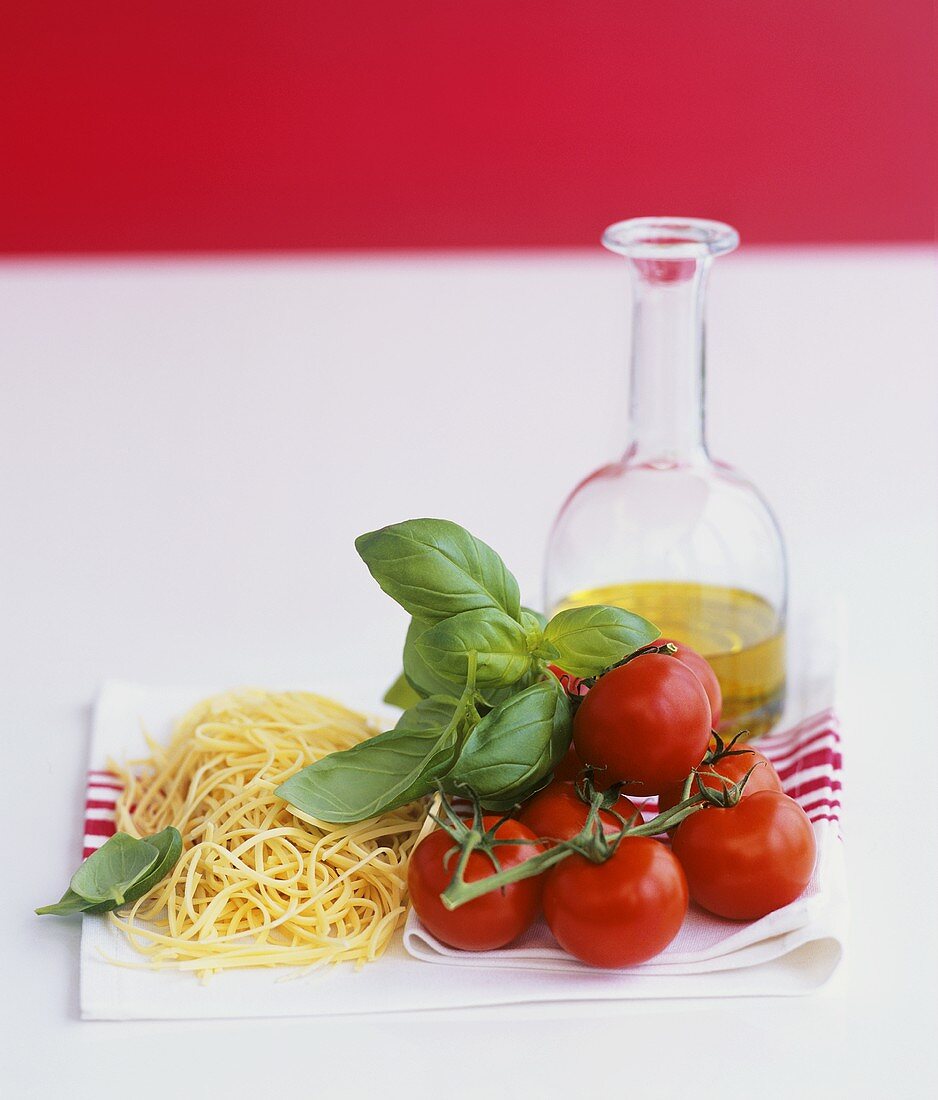 Ingredients for spaghetti with tomato sauce