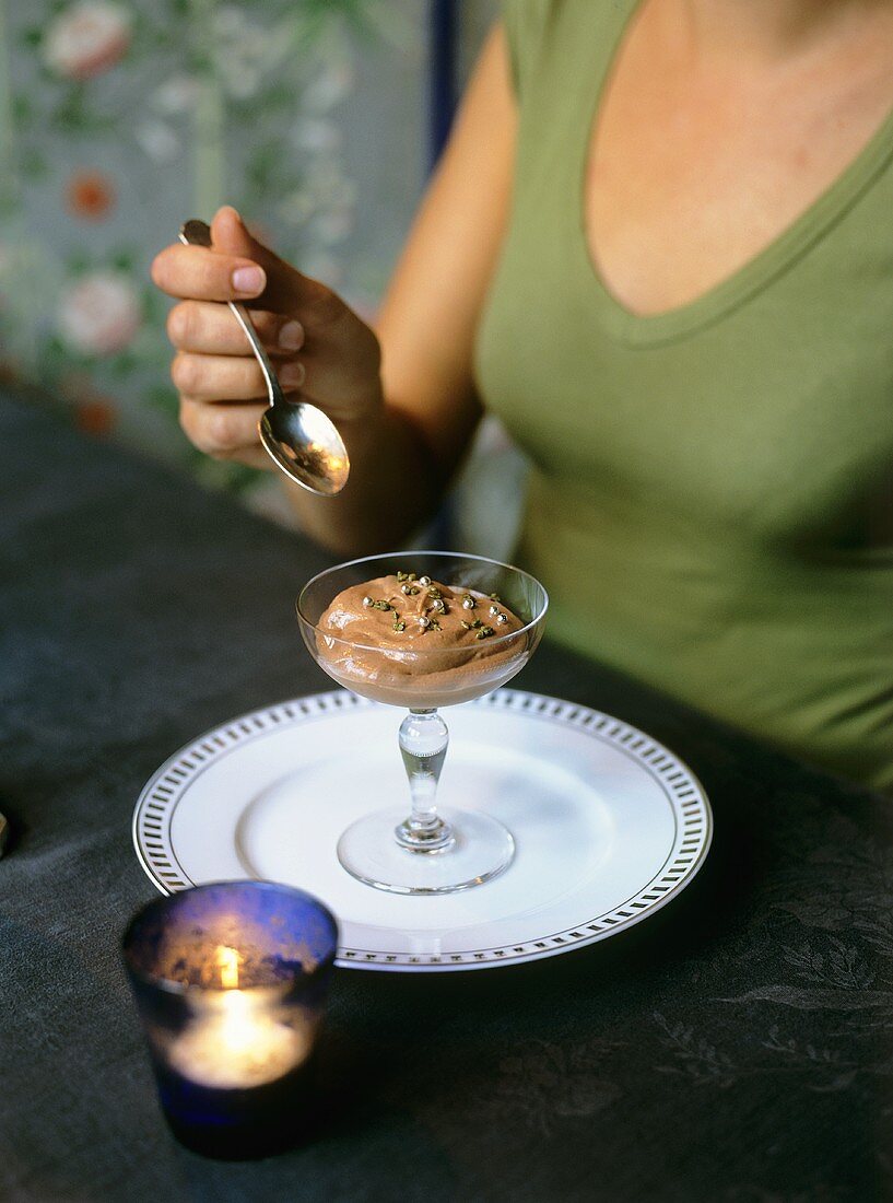 Schokoladen-Kaffeecreme mit Zuckerperlen