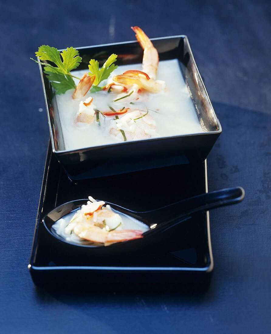 Rice soup with prawns