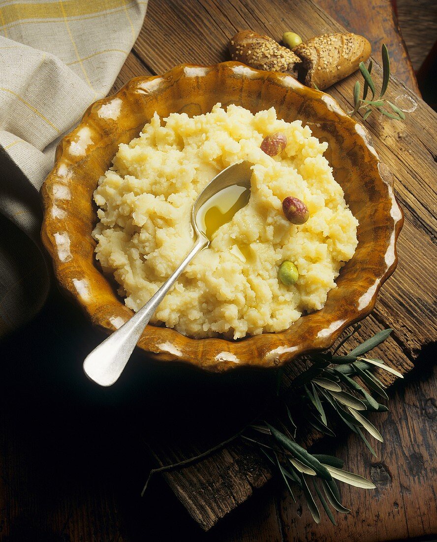 Mashed potato with olives and olive oil