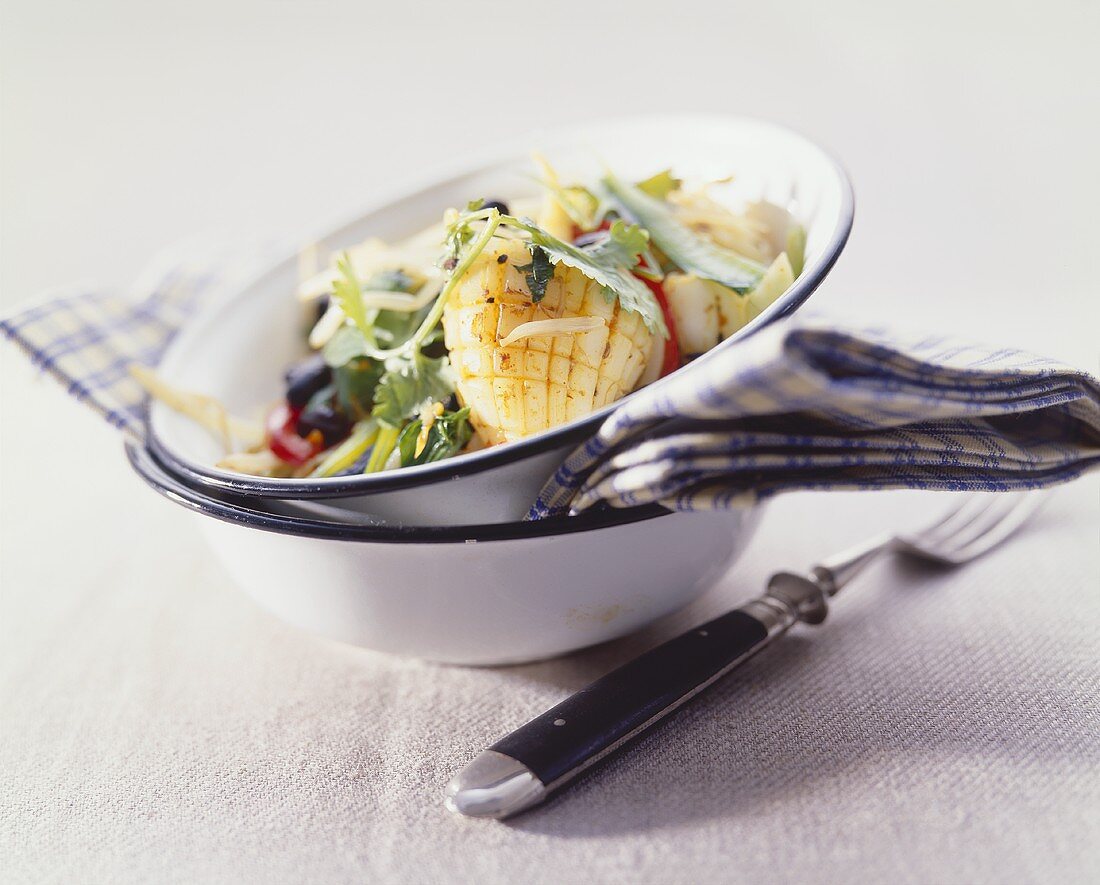 Gebratener Tintenfisch mit Gemüse aus dem Wok