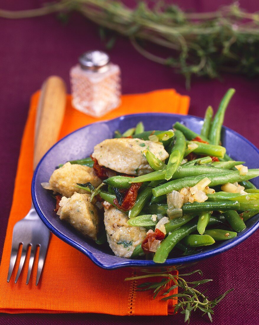 Green spelt dumplings with green beans