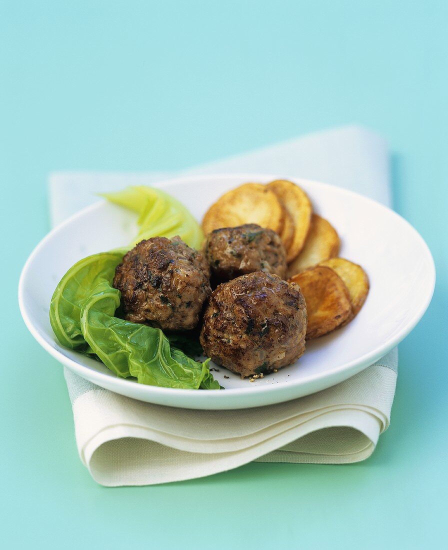 Lamb balls with fried potatoes and cabbage