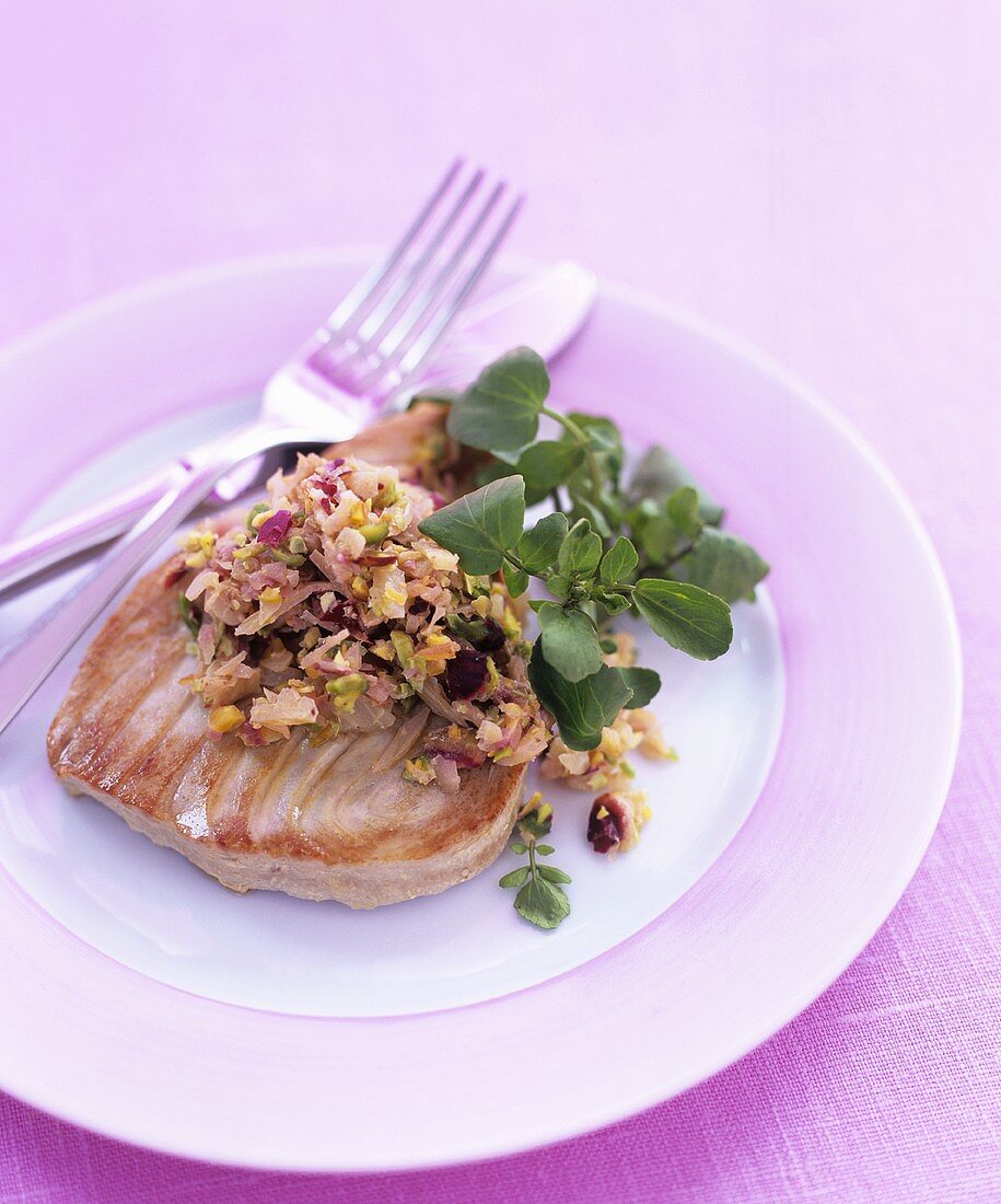 Fried tuna with fennel and pistachio salad