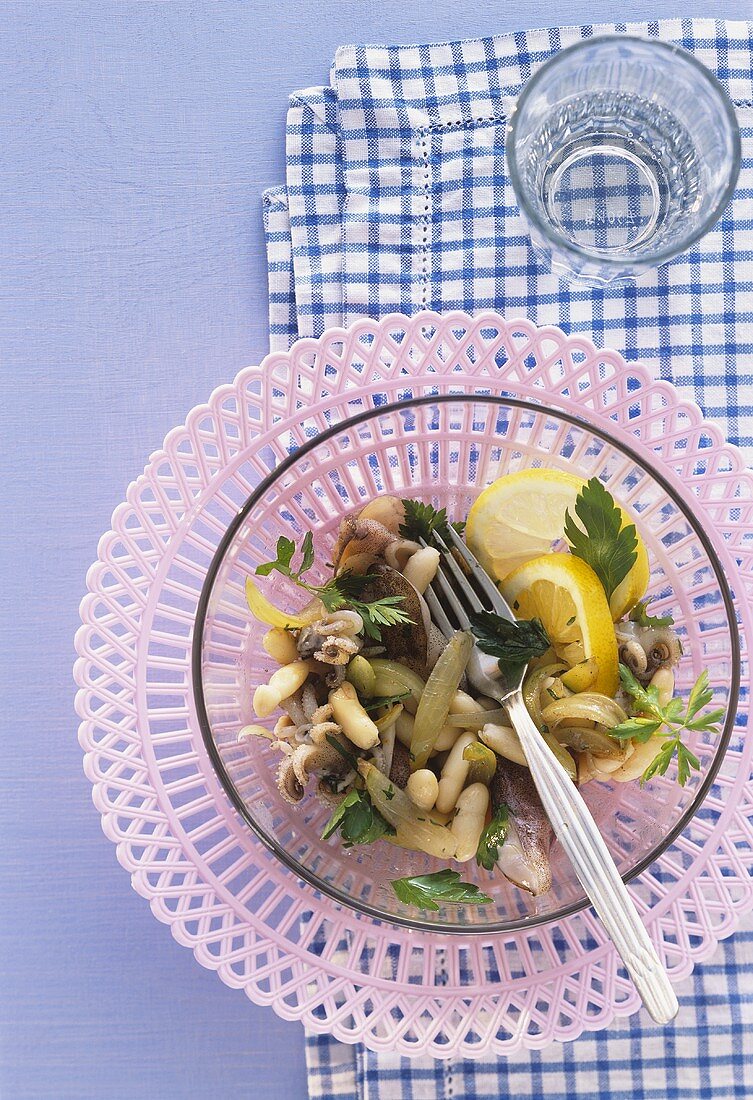 Bohnensalat mit Tintenfisch