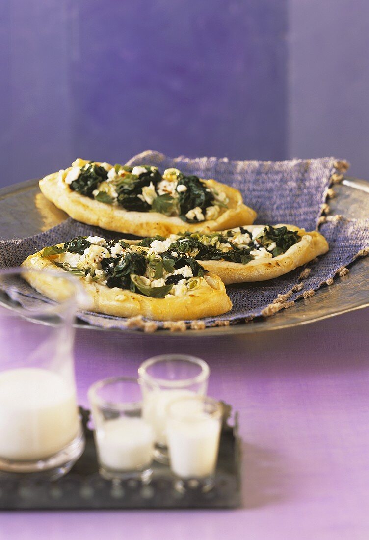 Pide mit Feta und Spinat