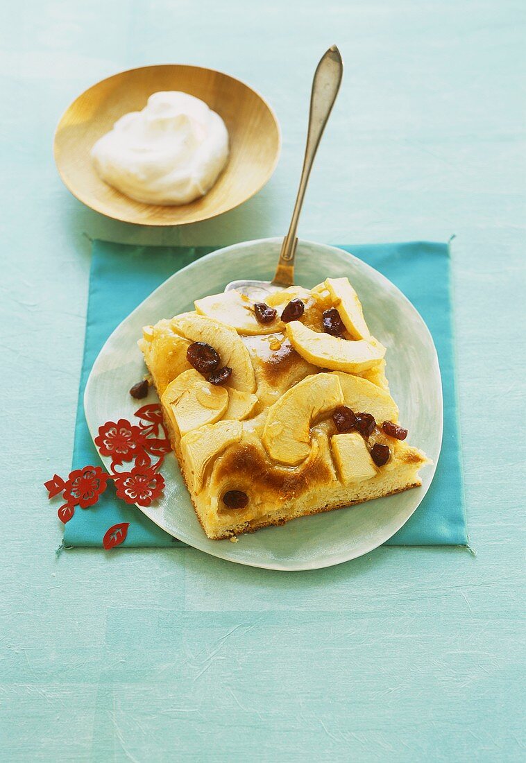 Apfel-Hefekuchen mit Cranberries