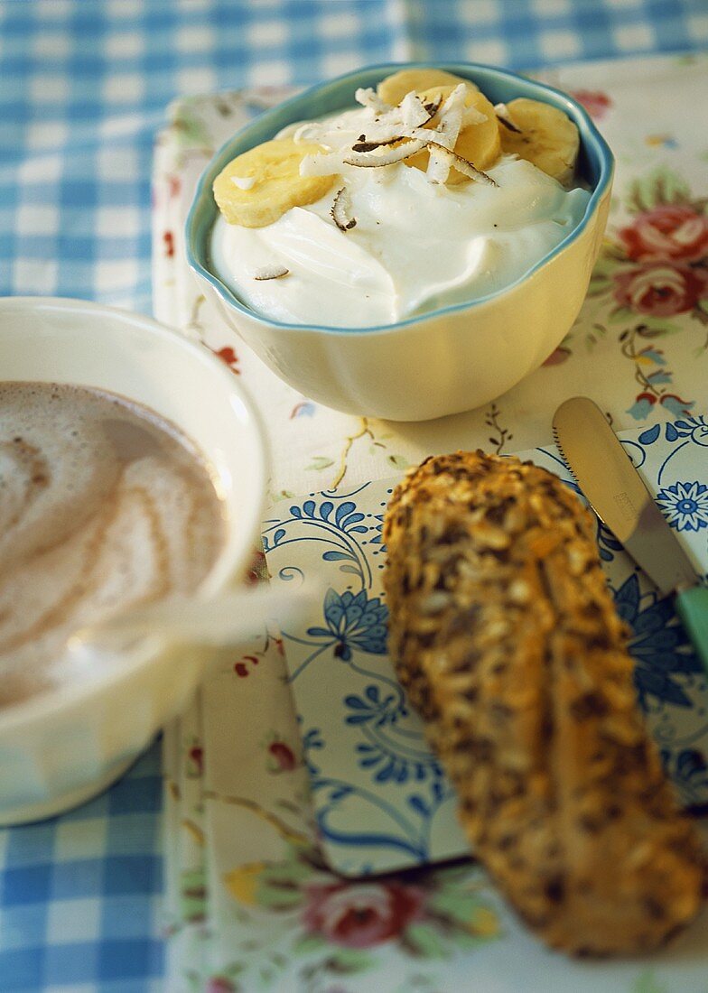 Quark with bananas and coconut, hot chocolate for breakfast