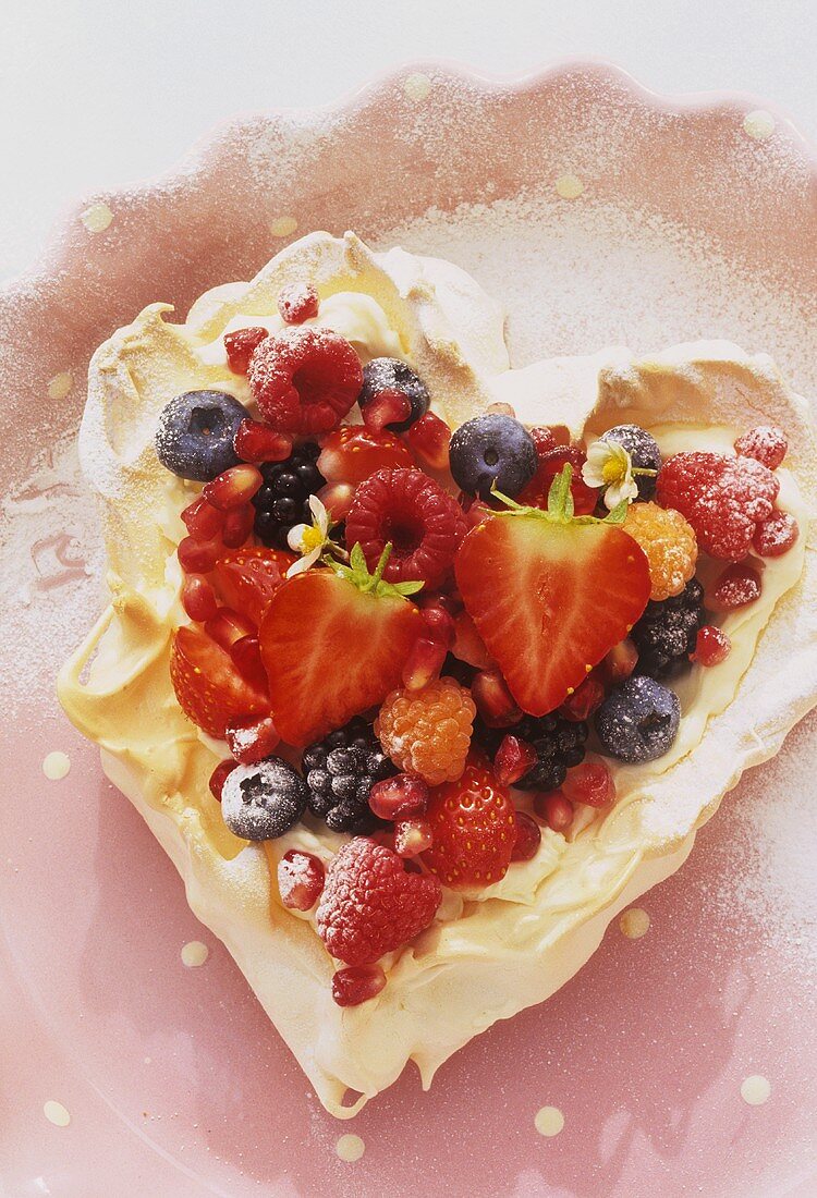 Meringue heart with lemon mascarpone cream and berries