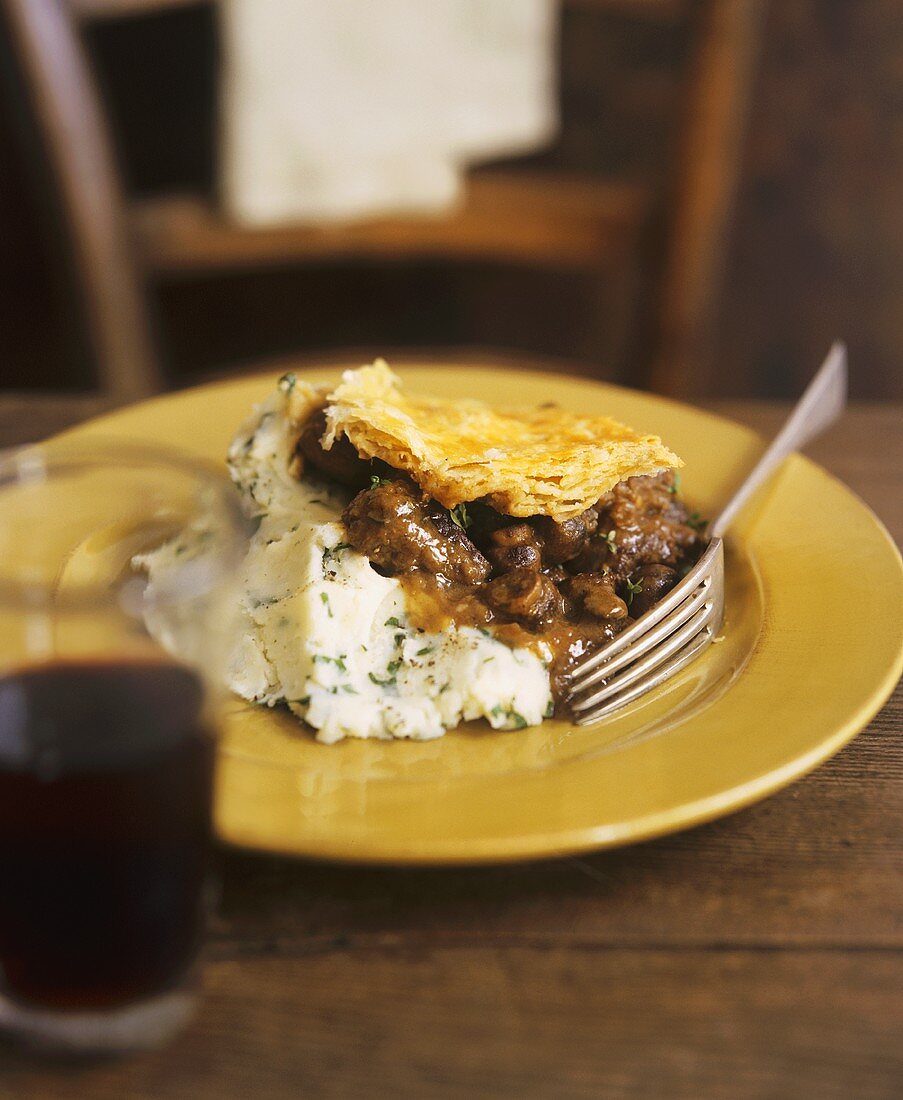 Beef pie with mashed potato
