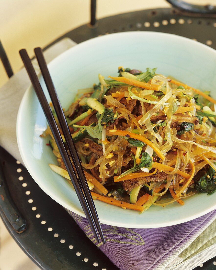 Rice noodles with lamb and peanuts