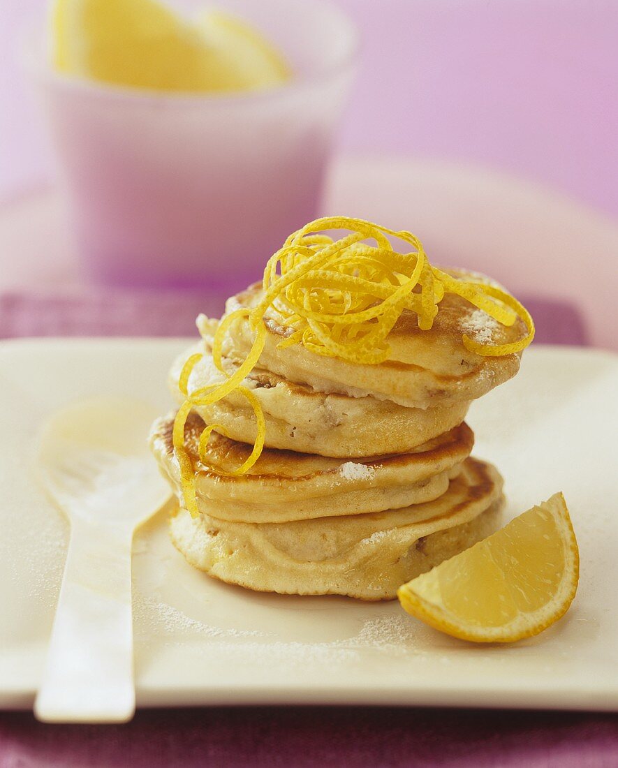 Fruit pikelets with lemon