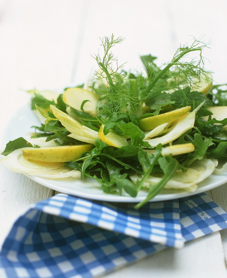 Rocket and apple salad with dill