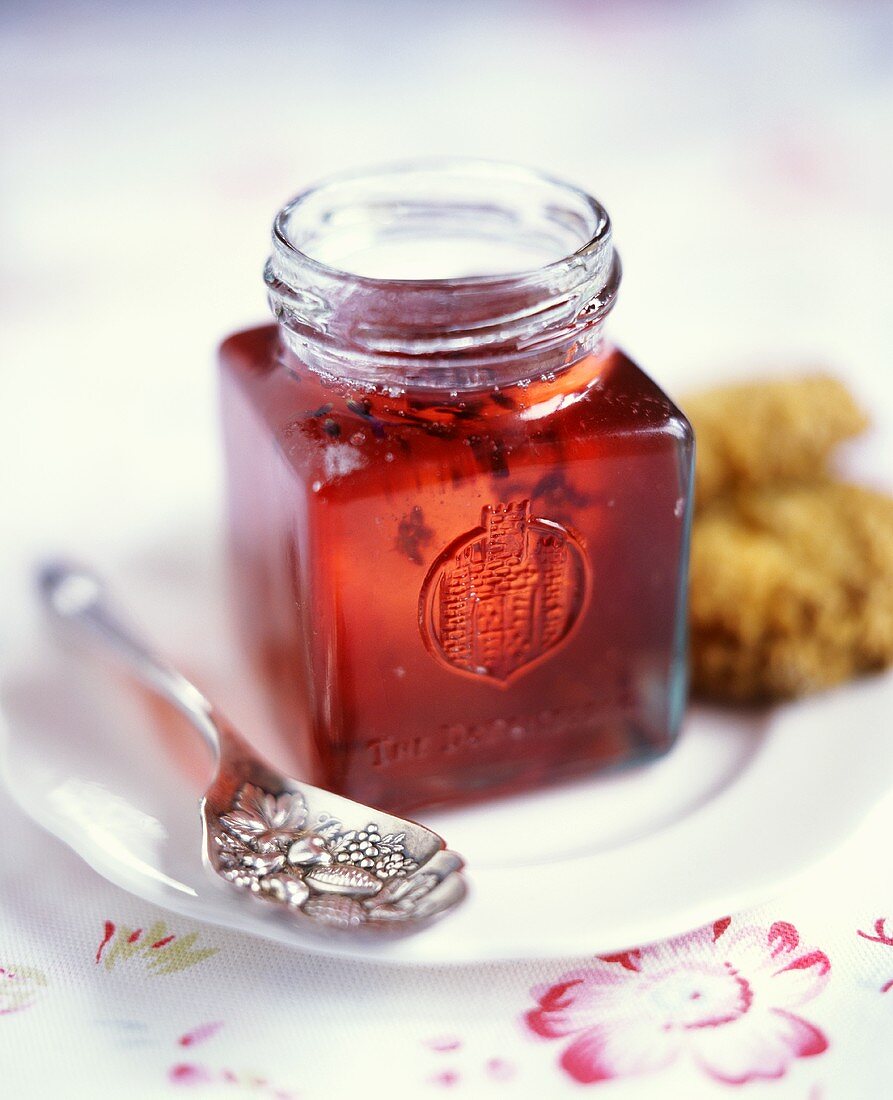 Redcurrant jelly with lavender flowers